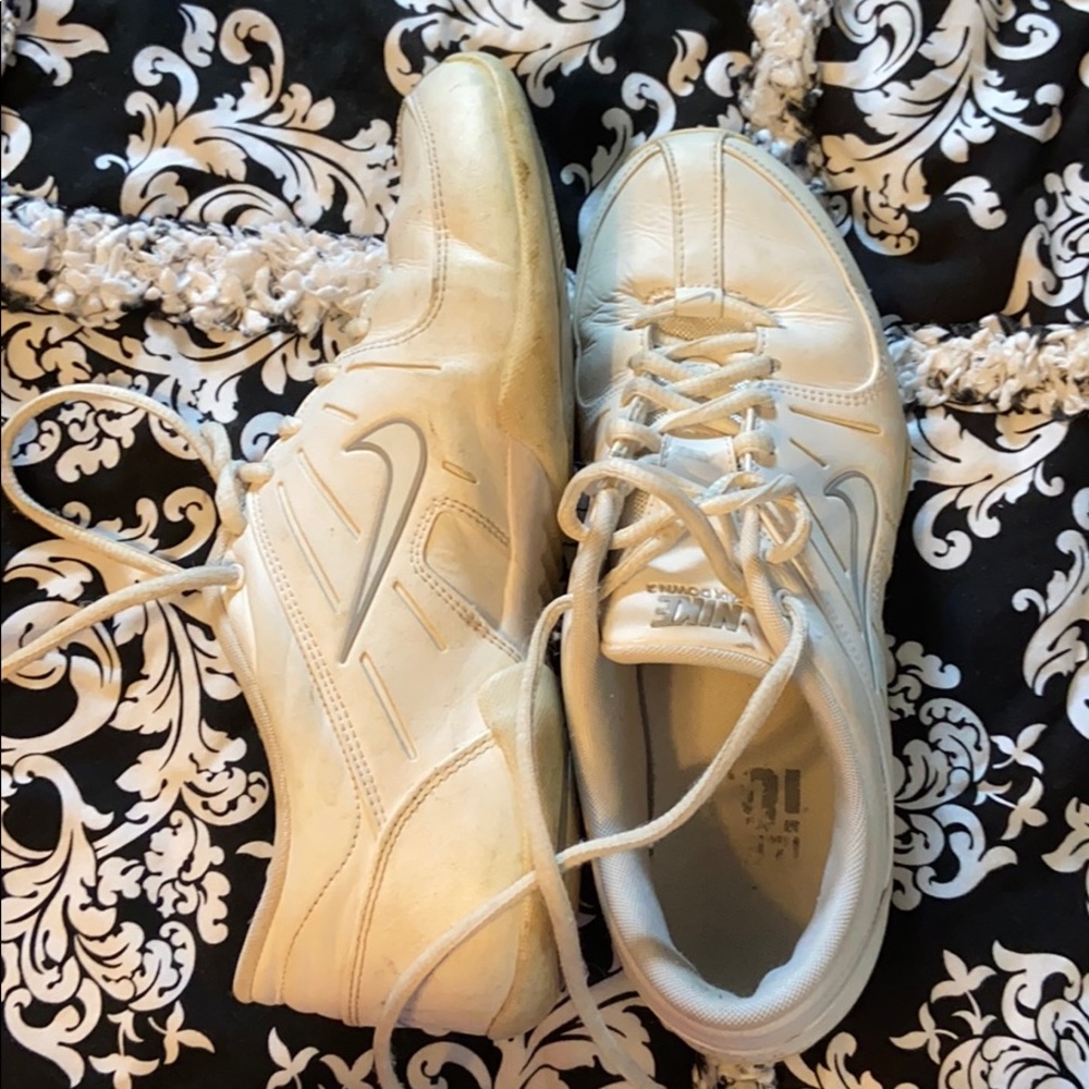 Nike cheerleading shoes